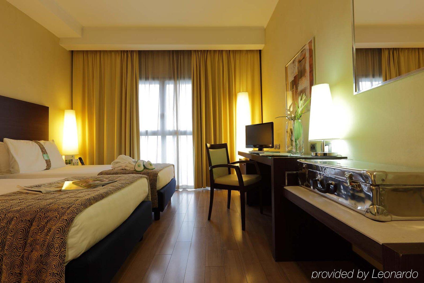 Holiday Inn Turin Corso Francia By Ihg Esterno foto